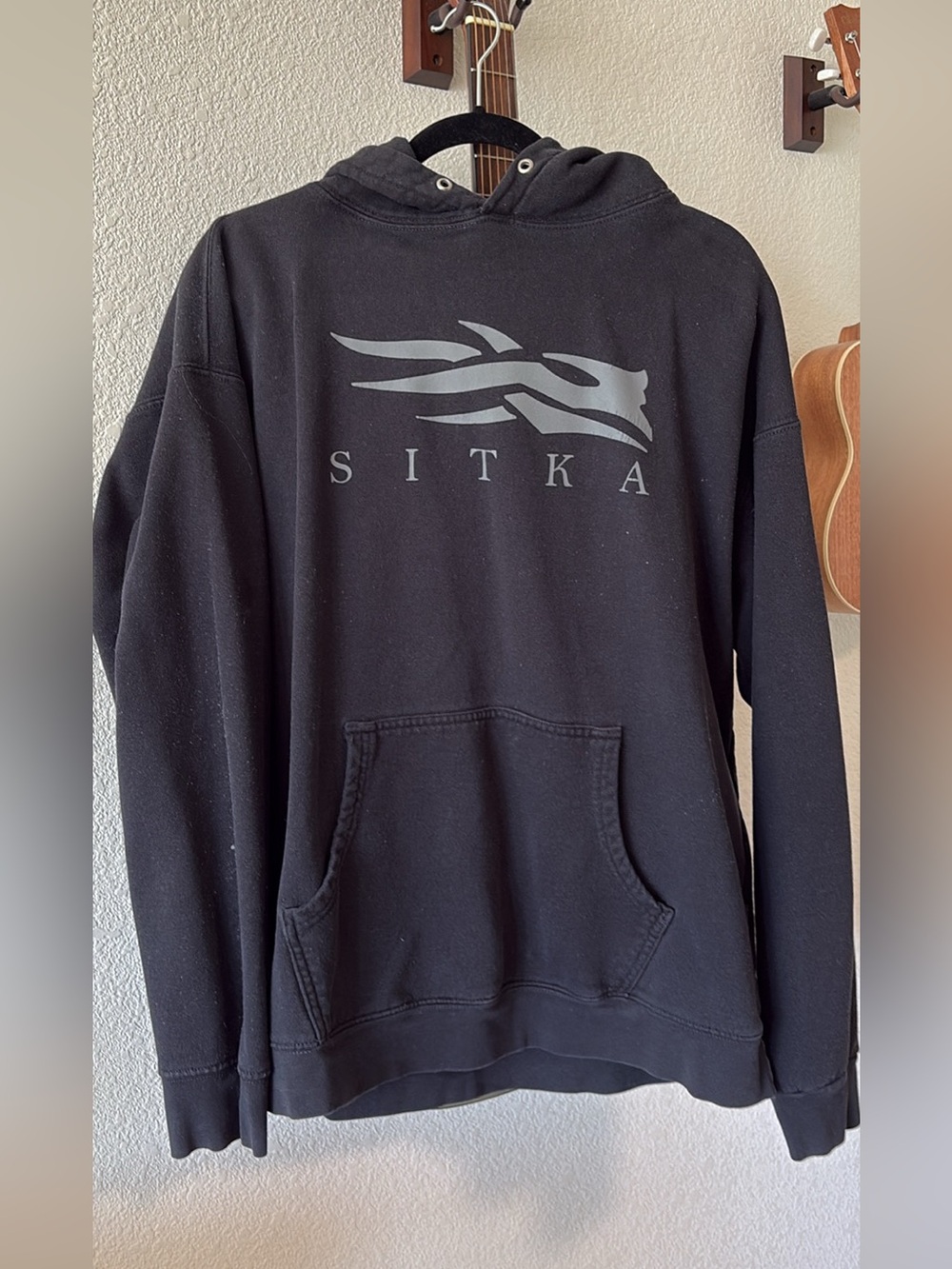 Black Logo Men's Pullover Hoodie